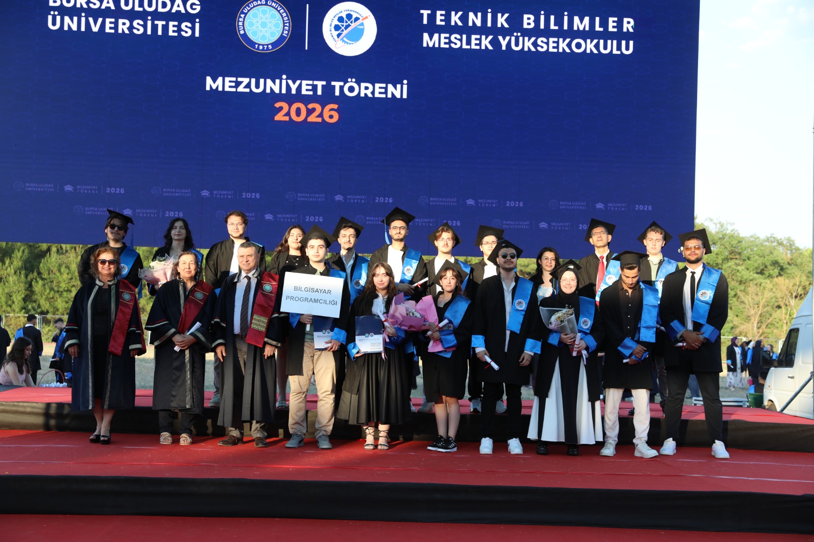 Bursa Uludağ Üniversitesi Teknik Bilimler Meslek Yüksekokulu'nda Mezuniyet Coşkusu